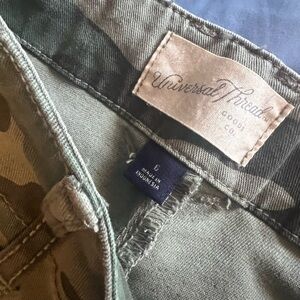 Universal Thread Camouflage Pants